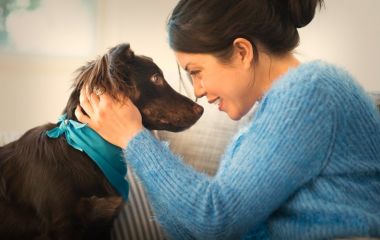 Как ухаживать за глухой собакой? Распознавание симптомов и практические советы по обучению